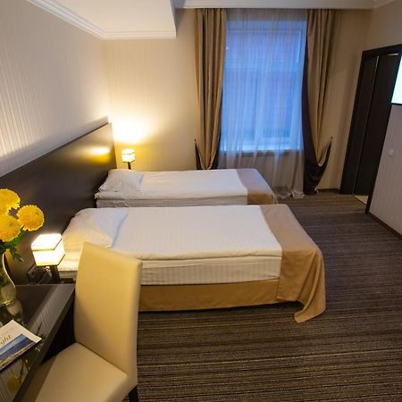 Optima Cherkasy Hotel Bagian luar foto