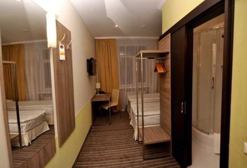 Optima Cherkasy Hotel Bagian luar foto