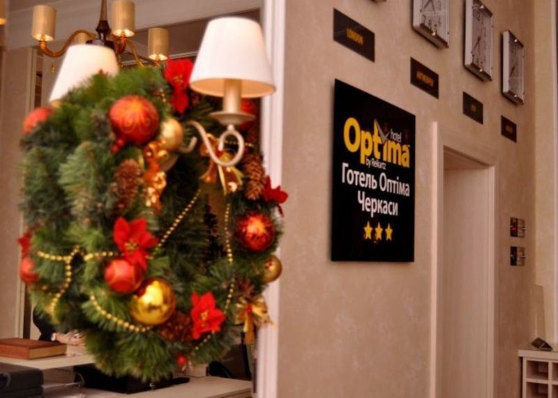 Optima Cherkasy Hotel Bagian luar foto