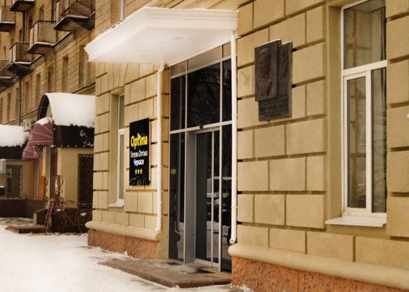 Optima Cherkasy Hotel Bagian luar foto