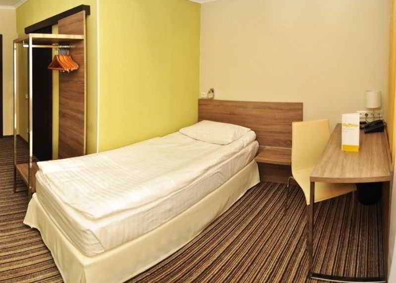 Optima Cherkasy Hotel Bagian luar foto