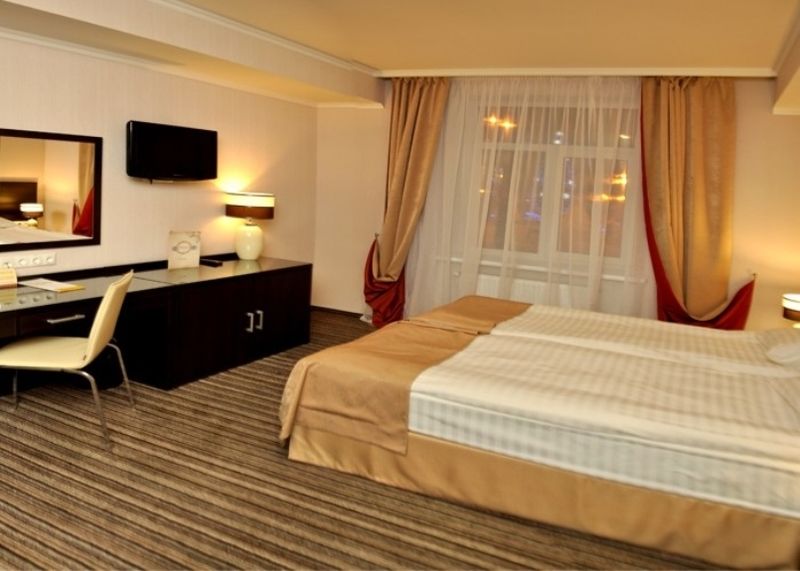 Optima Cherkasy Hotel Bagian luar foto