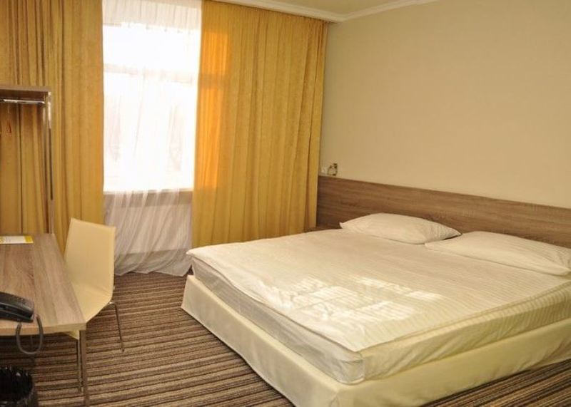 Optima Cherkasy Hotel Bagian luar foto
