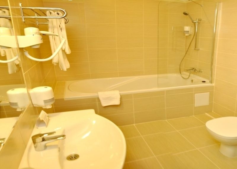 Optima Cherkasy Hotel Bagian luar foto