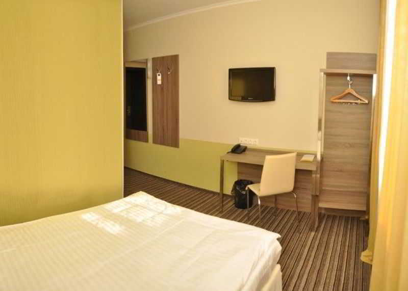 Optima Cherkasy Hotel Bagian luar foto