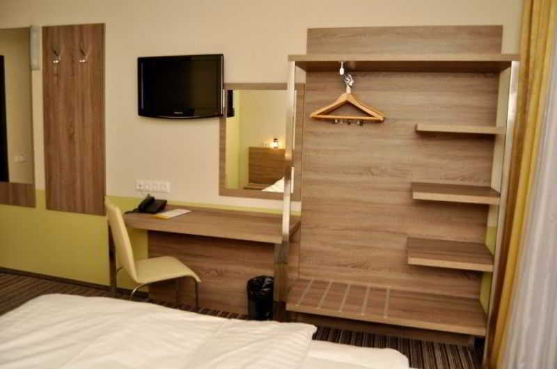 Optima Cherkasy Hotel Bagian luar foto