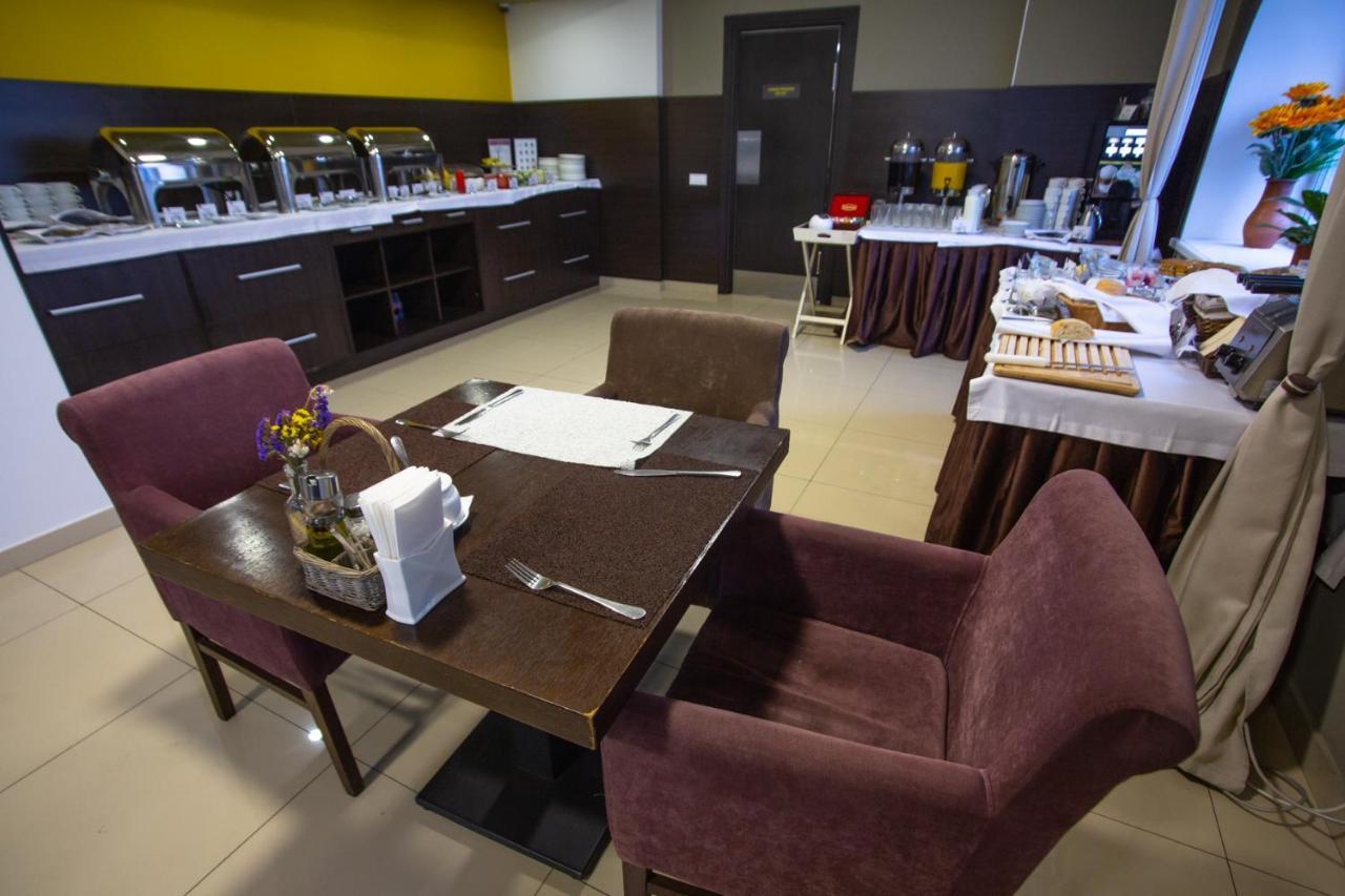 Optima Cherkasy Hotel Bagian luar foto