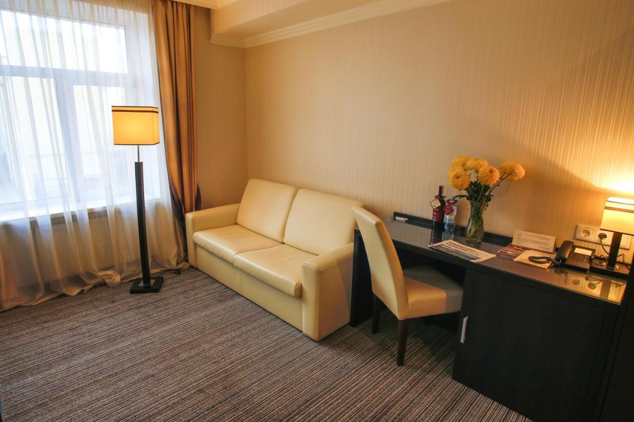 Optima Cherkasy Hotel Bagian luar foto