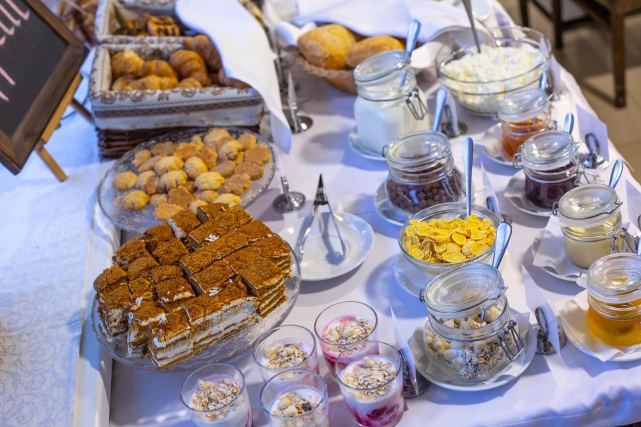 Optima Cherkasy Hotel Bagian luar foto