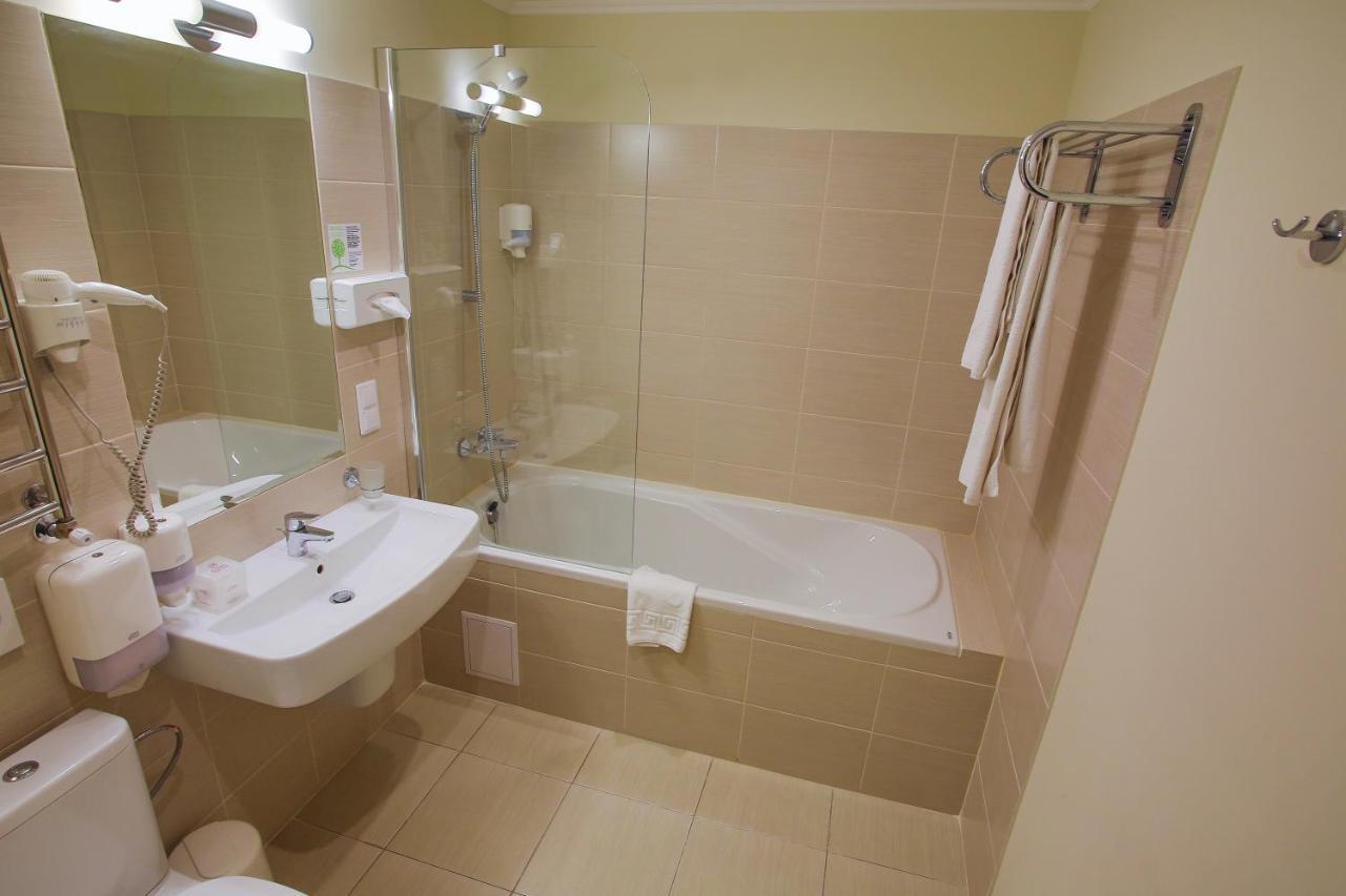Optima Cherkasy Hotel Bagian luar foto