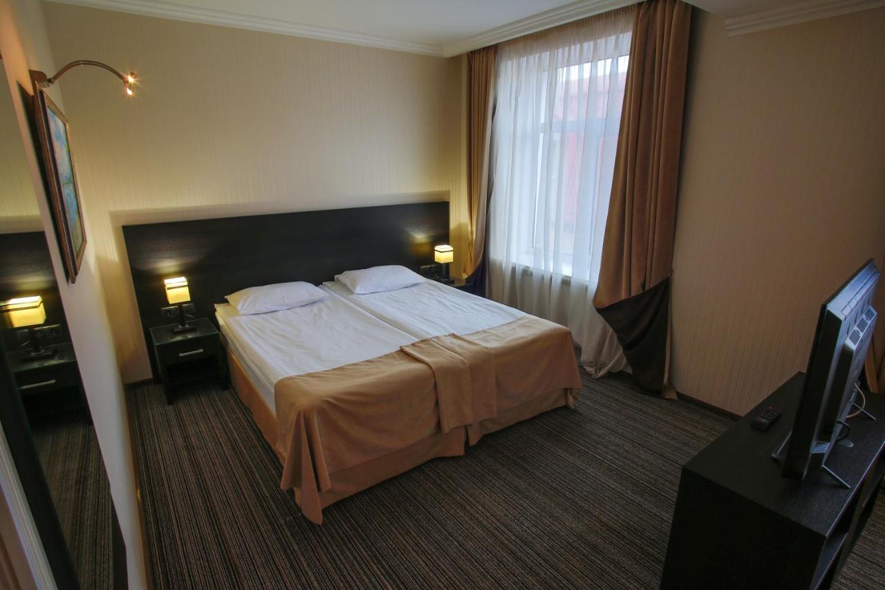 Optima Cherkasy Hotel Bagian luar foto
