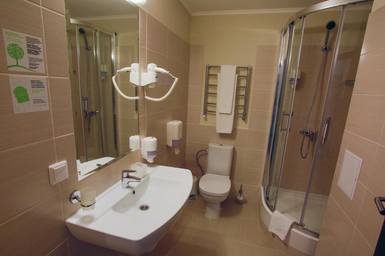 Optima Cherkasy Hotel Bagian luar foto