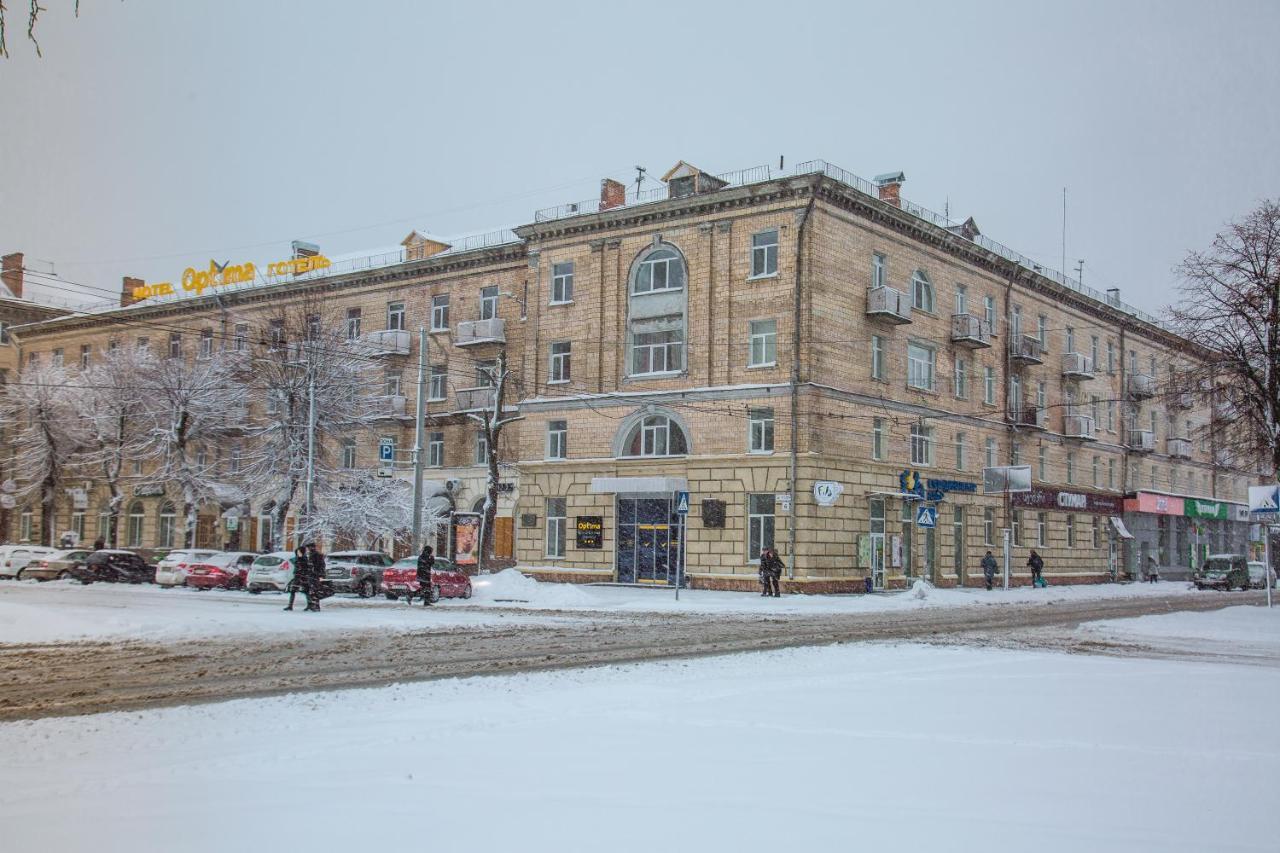 Optima Cherkasy Hotel Bagian luar foto
